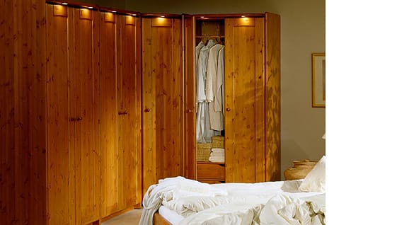 Jabo 22 K Kleiderschrank